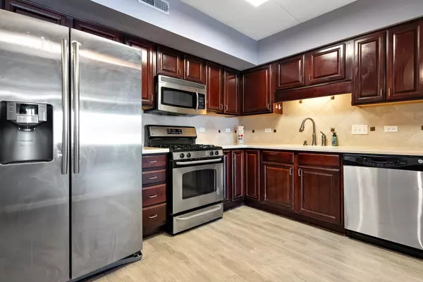 Roselle, IL 60172,225 Main ST #210