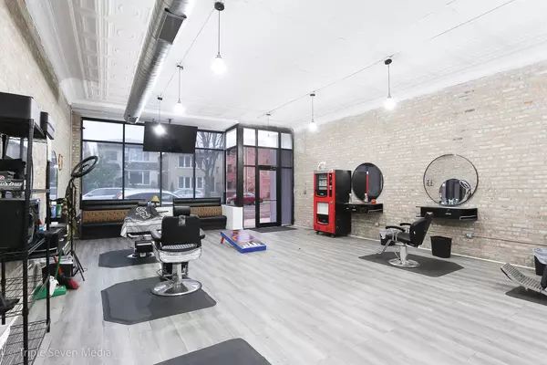 Chicago, IL 60630,5802 W HIGGINS AVE