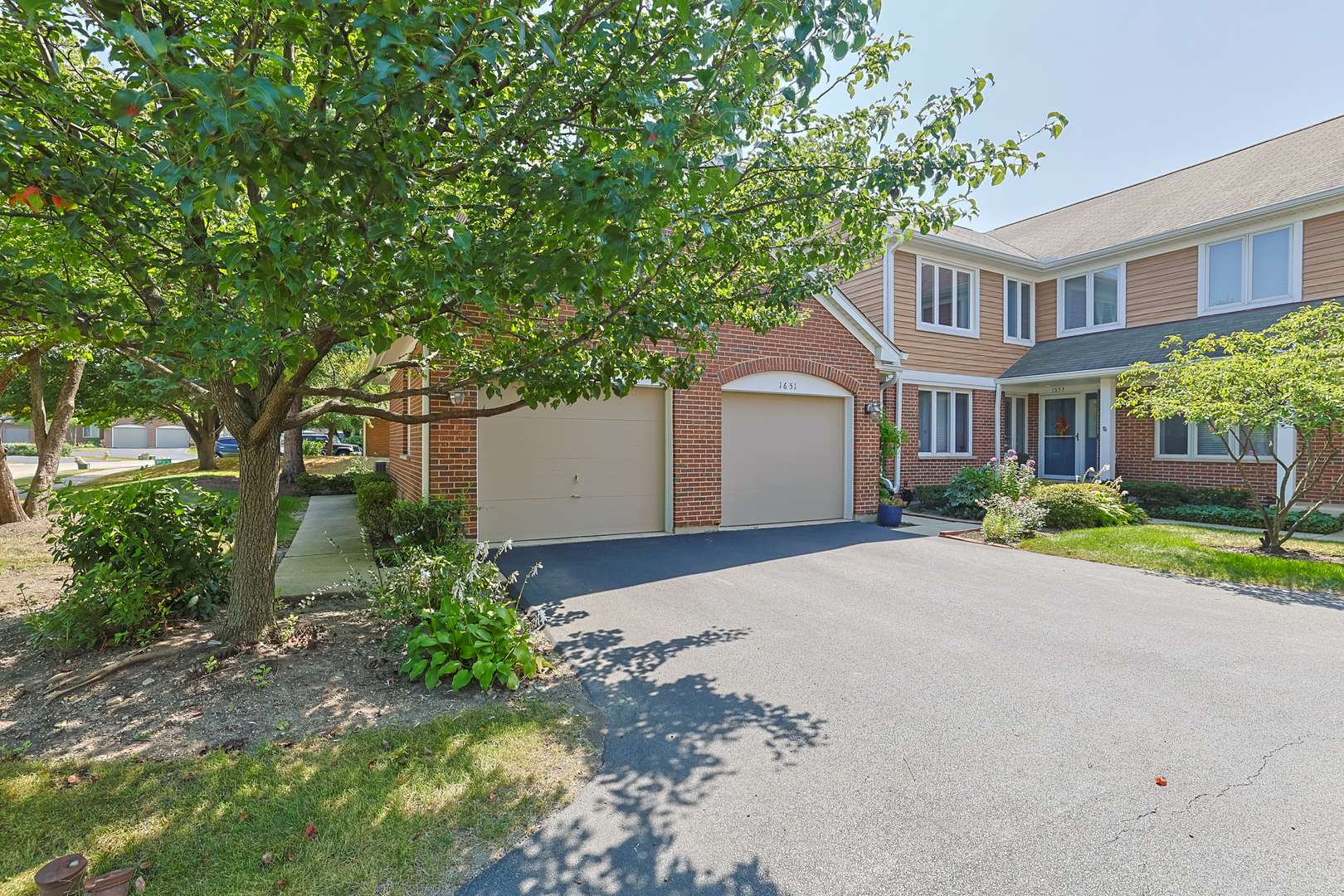 Arlington Heights, IL 60004,1649 N Courtland DR