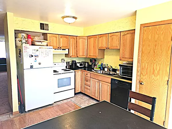 Palatine, IL 60074,1424 CAROL CT #2A