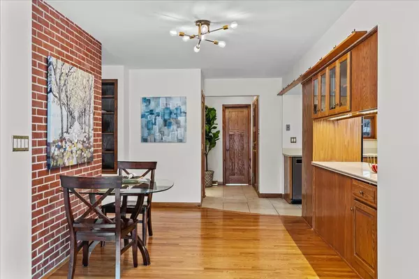 Deerfield, IL 60015,610 Warwick RD