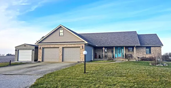 205 Hawks LN, Broadlands, IL 61816