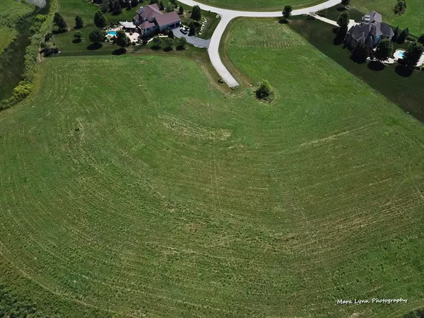 6 Derek DR, Elburn, IL 60119
