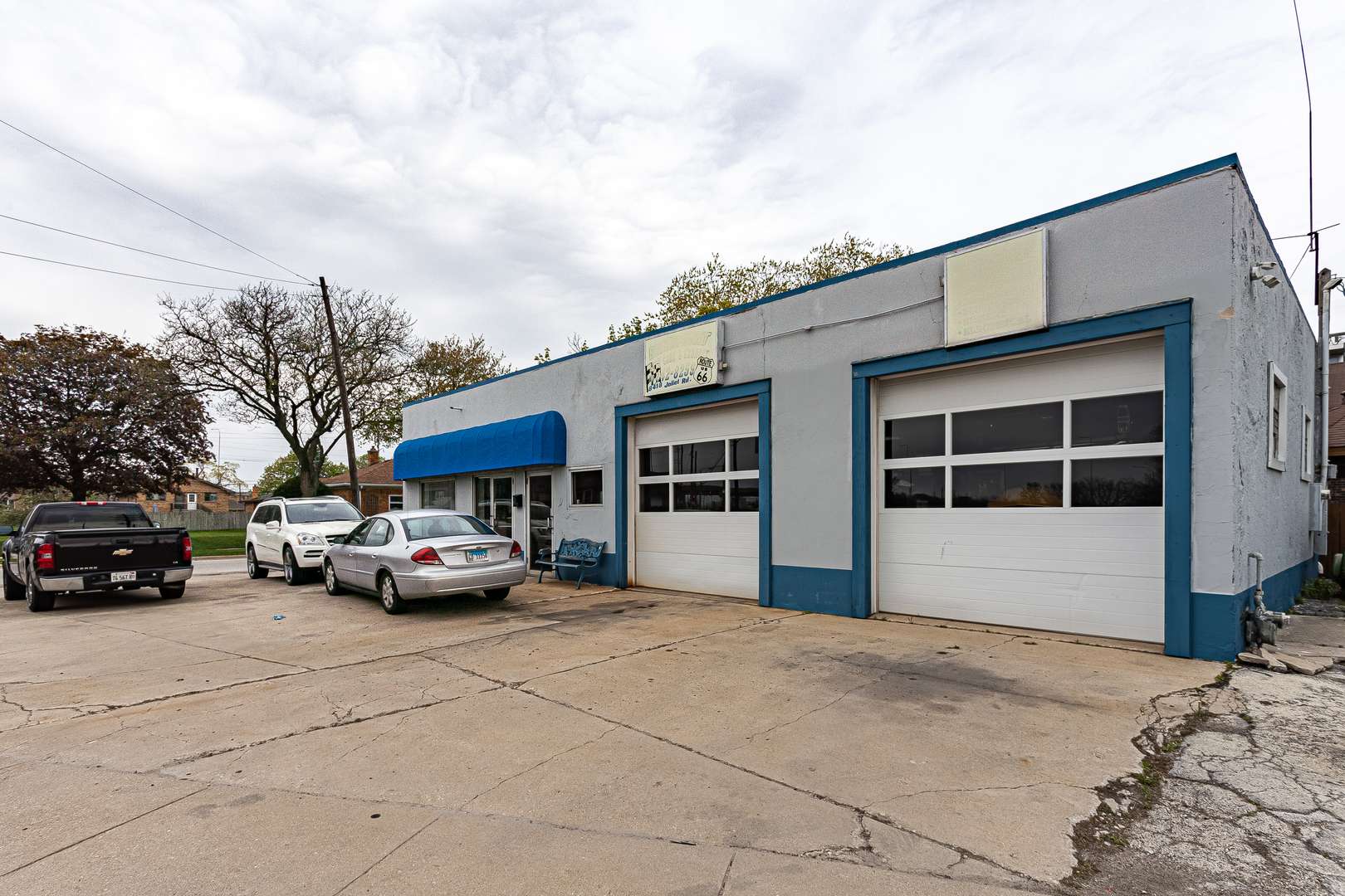 8418 Joliet RD, Mccook, IL 60525