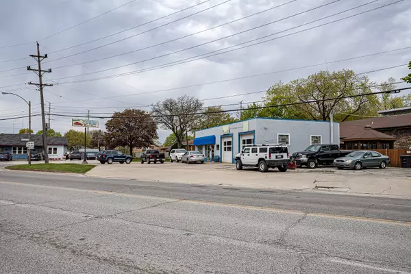 Mccook, IL 60525,8418 Joliet RD