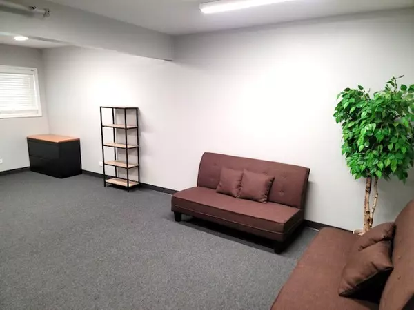 Villa Park, IL 60181,53 E Saint Charles RD