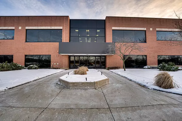 4200 Cantera DR #204, Warrenville, IL 60555