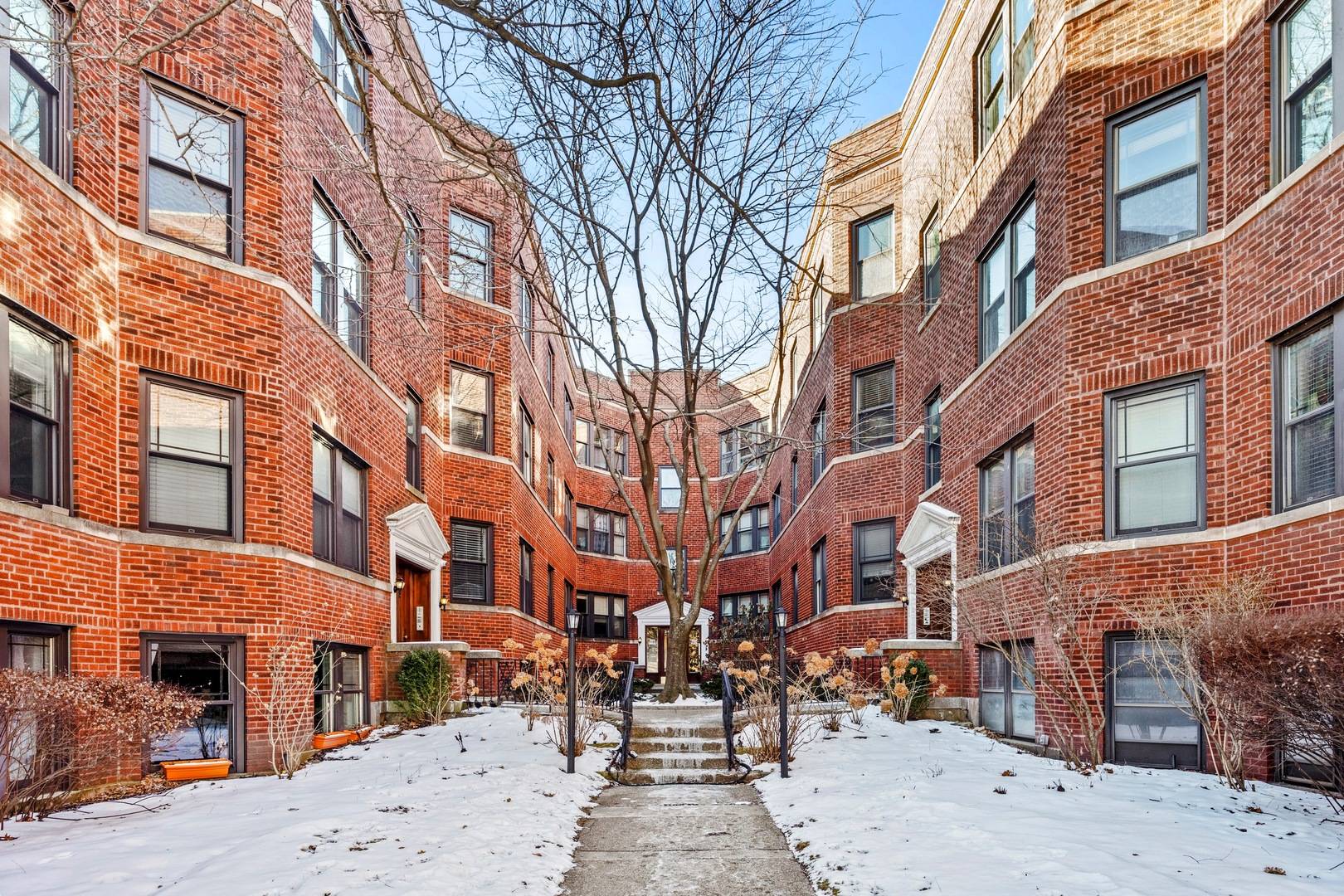 Evanston, IL 60202,522 Sheridan RD #2B