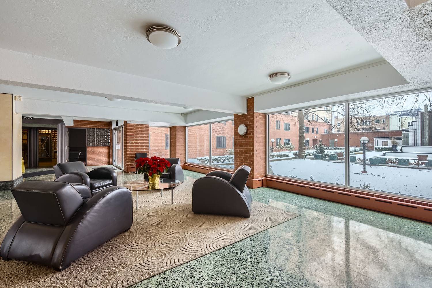 Chicago, IL 60640,5052 N Marine DR #D1