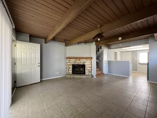 Round Lake Beach, IL 60073,498 Meadow Green LN