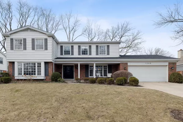 1560 Wincanton DR, Deerfield, IL 60015