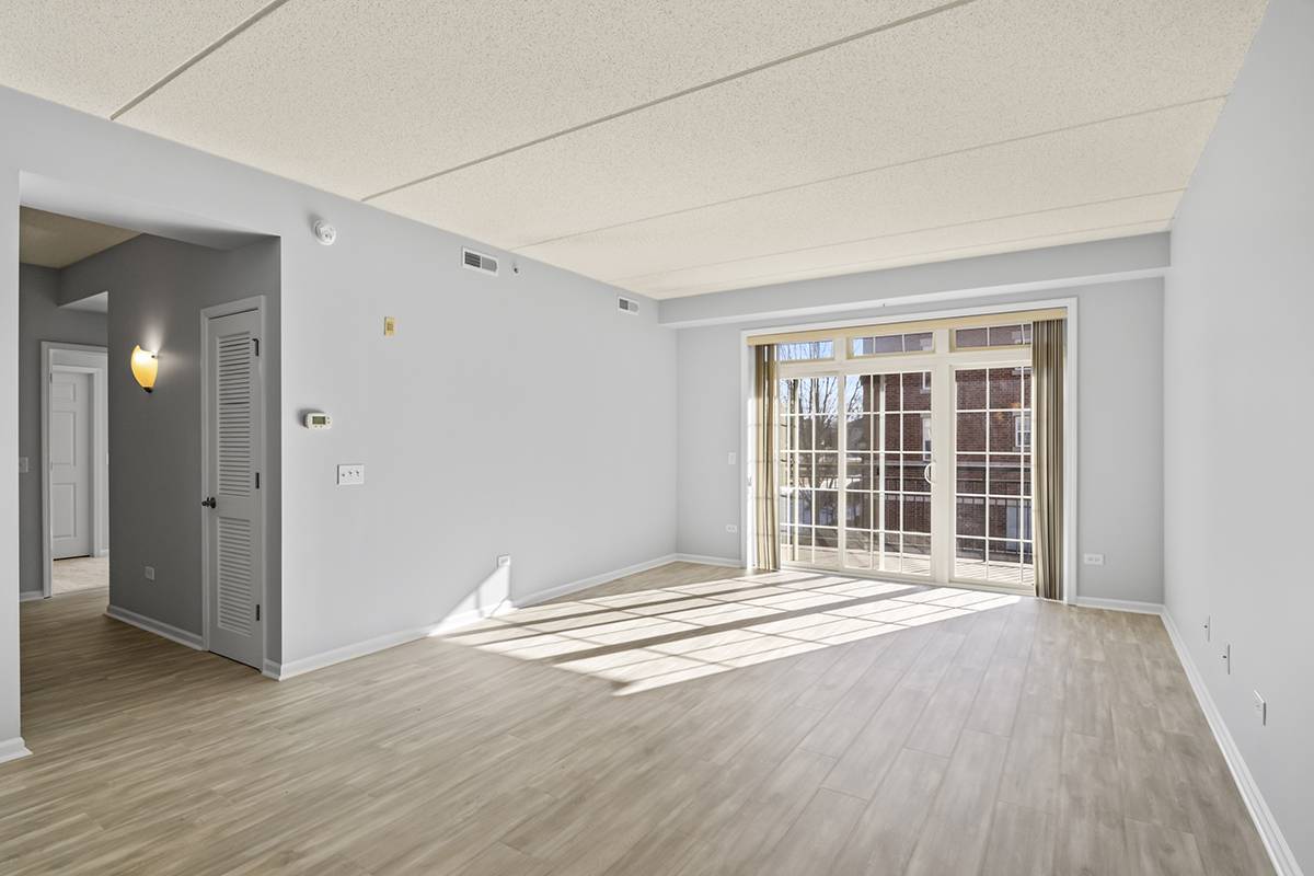 Palatine, IL 60067,435 W Wood ST #209A