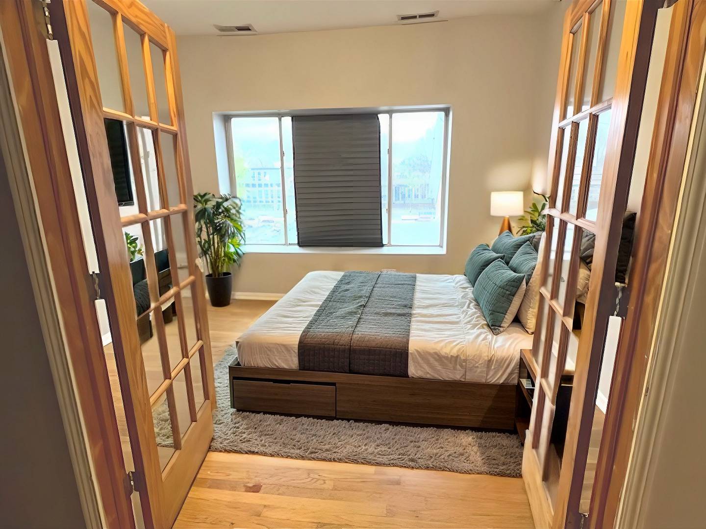 Chicago, IL 60637,6945 S Dorchester AVE #2S
