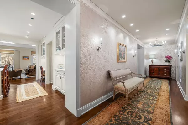 Chicago, IL 60611,840 N Lake Shore DR #203