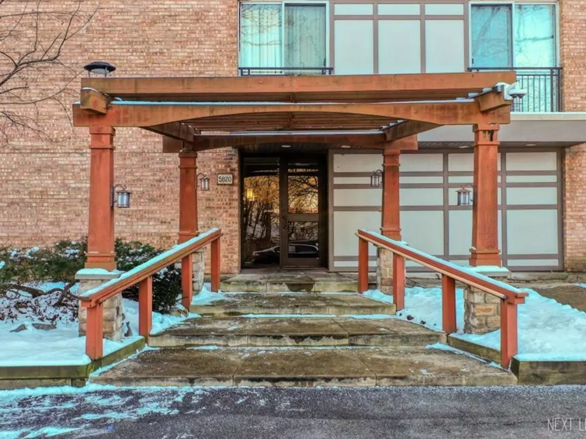 Lisle, IL 60532,5820 Oakwood DR #3M