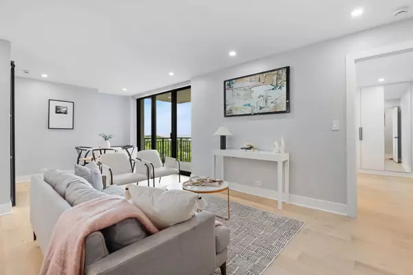 Chicago, IL 60657,3440 N Lake Shore DR #14B