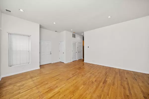 Chicago, IL 60608,2451 S Western AVE #1S