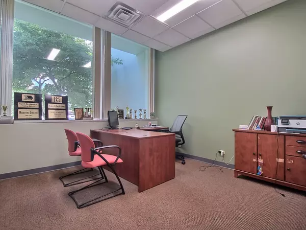 Rolling Meadows, IL 60008,2775 Algonquin RD #200