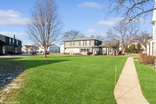 Deerfield, IL 60015,552 Inverrary LN