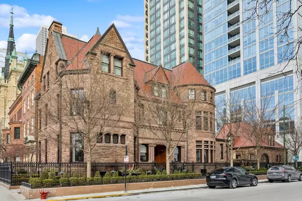 915 N DEARBORN ST, Chicago, IL 60610