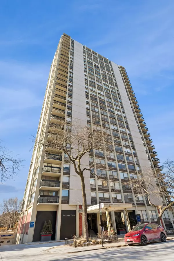 1355 N Sandburg TER #2108D, Chicago, IL 60610