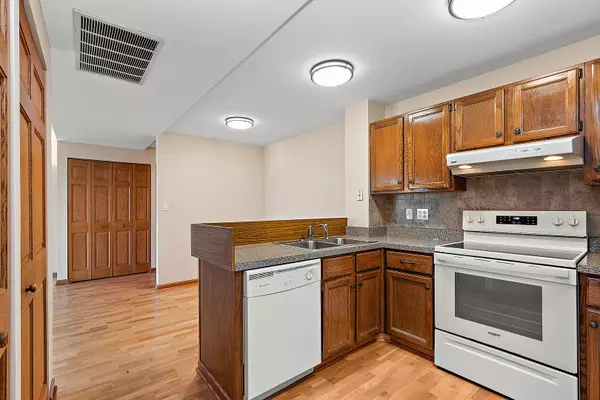 Downers Grove, IL 60515,5400 Walnut AVE #405