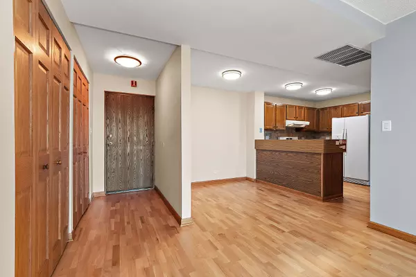 Downers Grove, IL 60515,5400 Walnut AVE #405