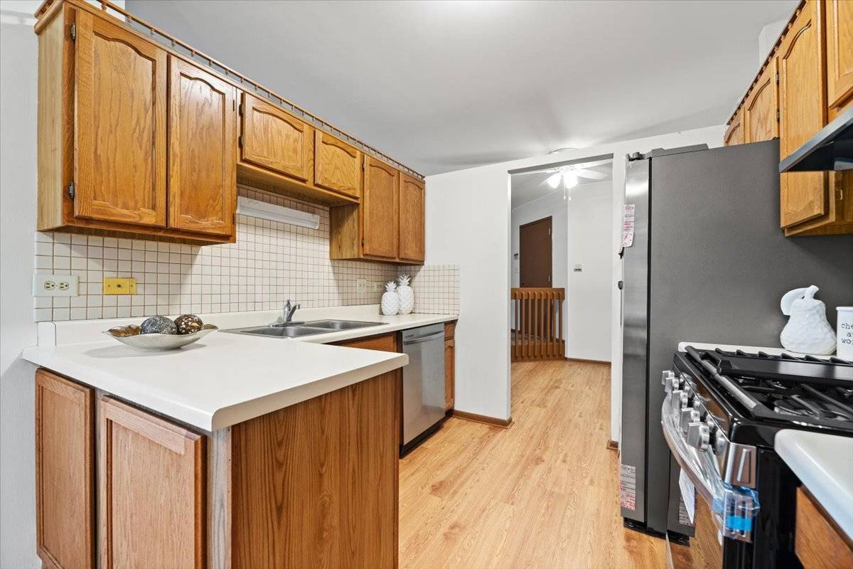 Schaumburg, IL 60193,1735 Chesapeake LN #7