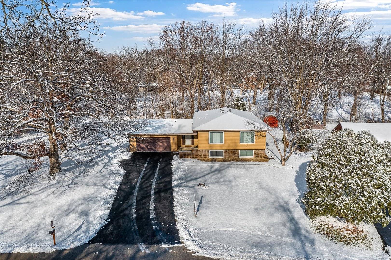 43W371 Thornapple Tree RD, Sugar Grove, IL 60554