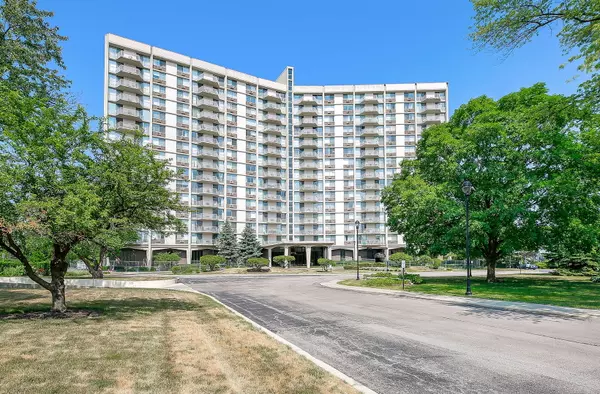 40 N Tower RD #10L,  Oak Brook,  IL 60523