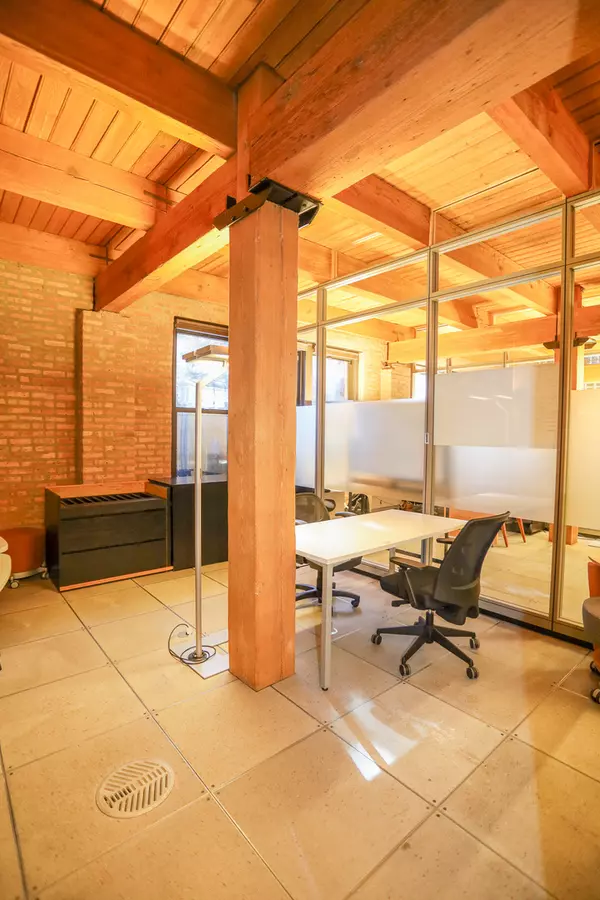 Chicago, IL 60613,4311 N Ravenswood AVE #103