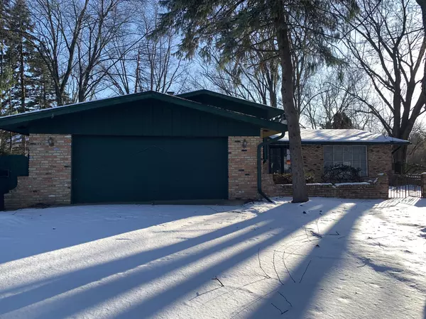 28W555 Leverenz RD, Naperville, IL 60564