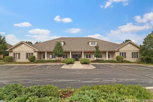 3 Executive CT #2, South Barrington, IL 60010