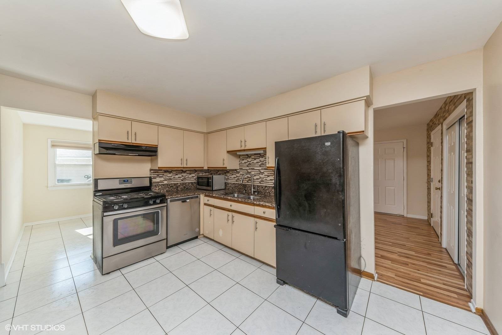 Palatine, IL 60074,2123 N Haig CT