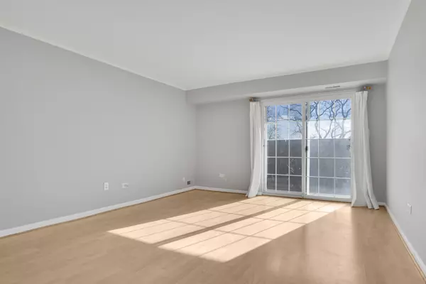 Arlington Heights, IL 60004,1525 N Windsor DR #304