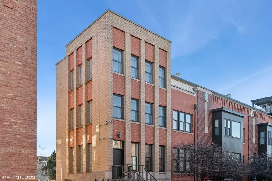 1743 W Terra Cotta PL, Chicago, IL 60614