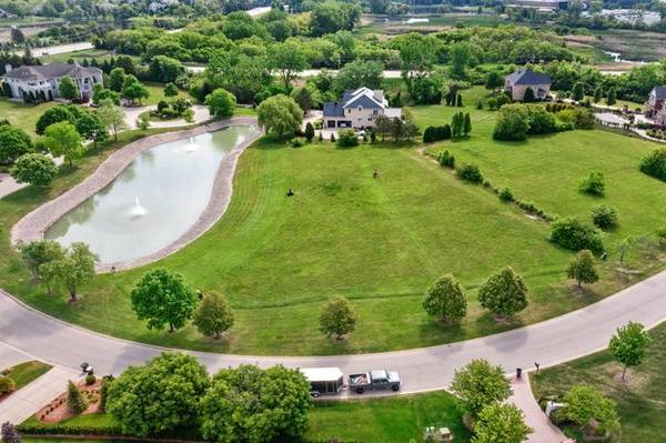 8 Falcon Lakes DR, South Barrington, IL 60010