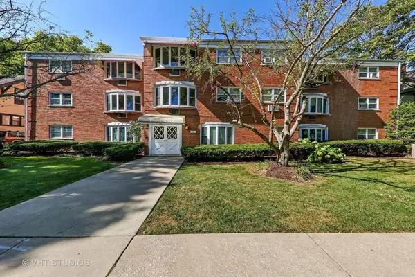 30 S Spring AVE #205, La Grange, IL 60525