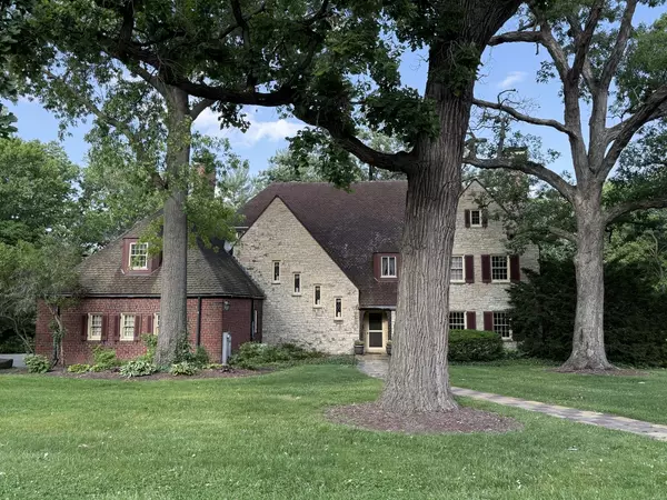 2221 Twin Oak RD, Peru, IL 61354