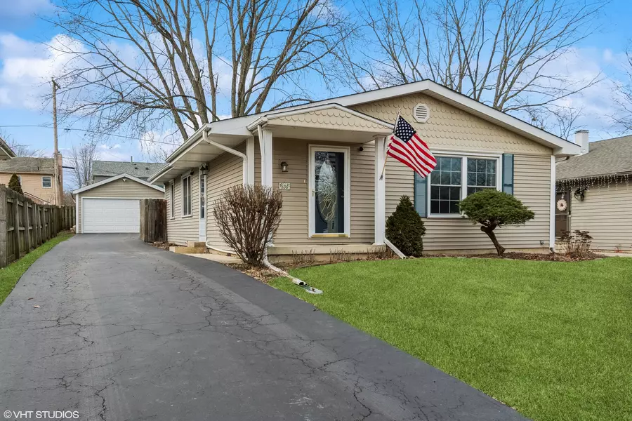 0S536 East ST, Winfield, IL 60190