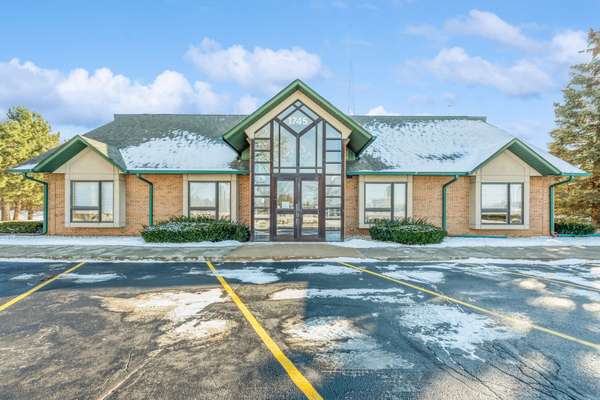 1745 S Eastwood DR, Woodstock, IL 60098