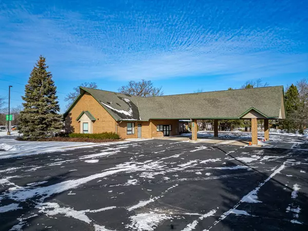 Woodstock, IL 60098,1745 S Eastwood DR