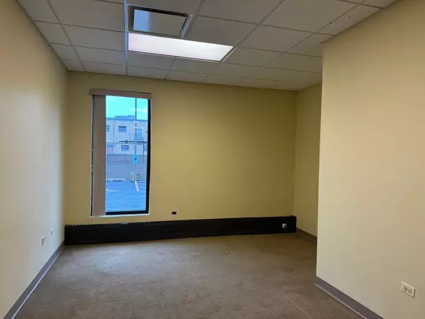 Downers Grove, IL 60515,633 ROGERS ST #109
