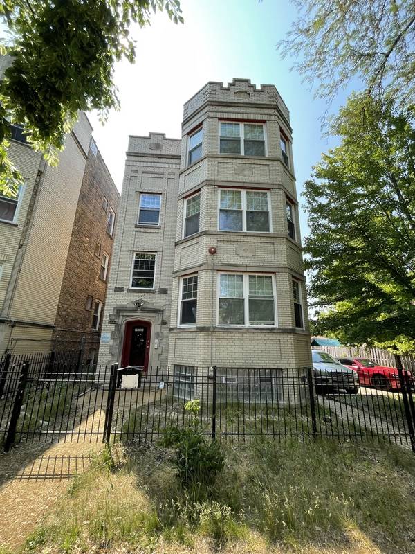 7534 N Claremont AVE #3, Chicago, IL 60645