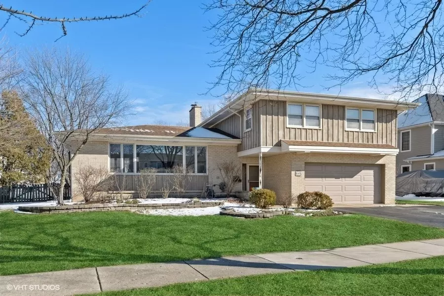 Deerfield, IL 60015,685 Castlewood LN
