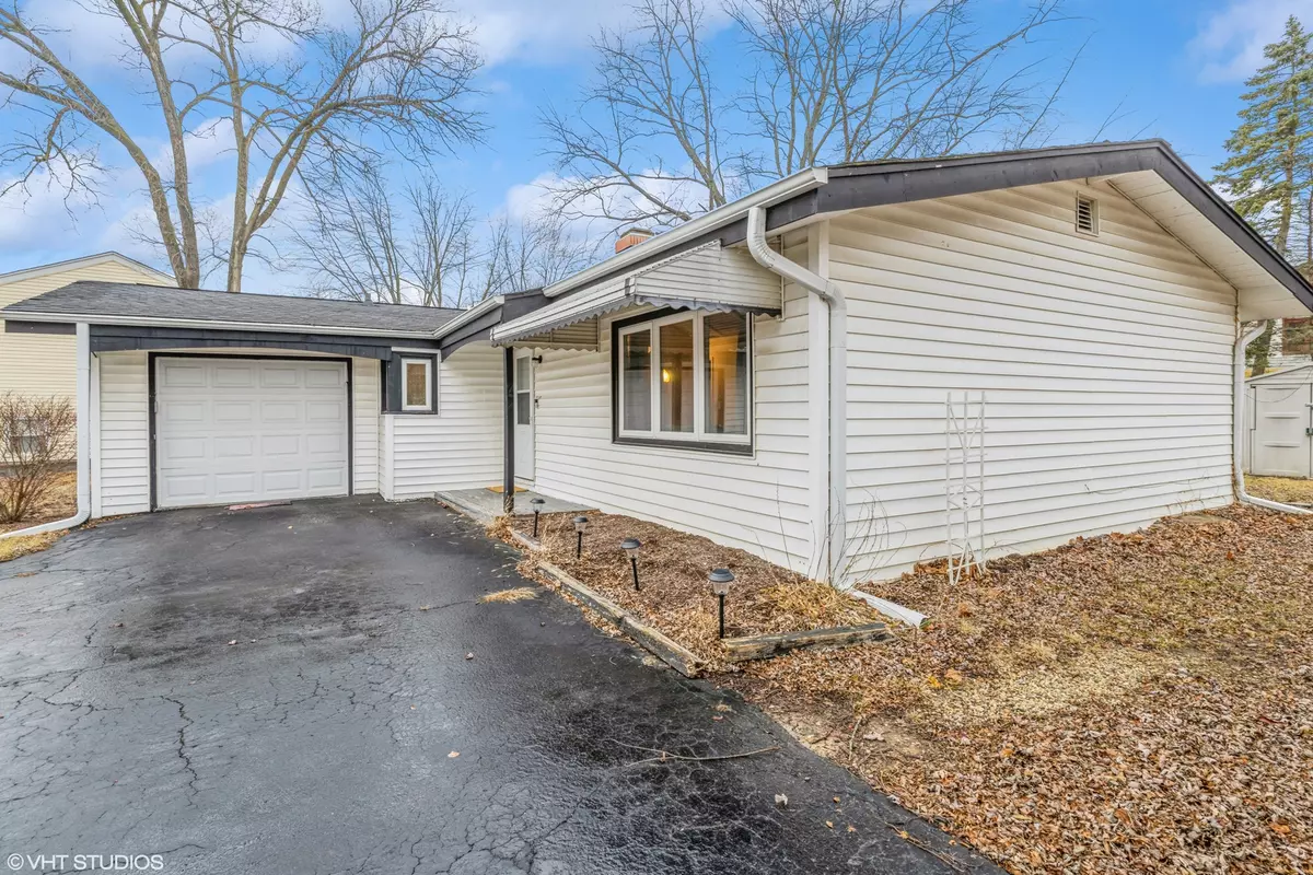 Lindenhurst, IL 60046,2206 Sprucewood LN