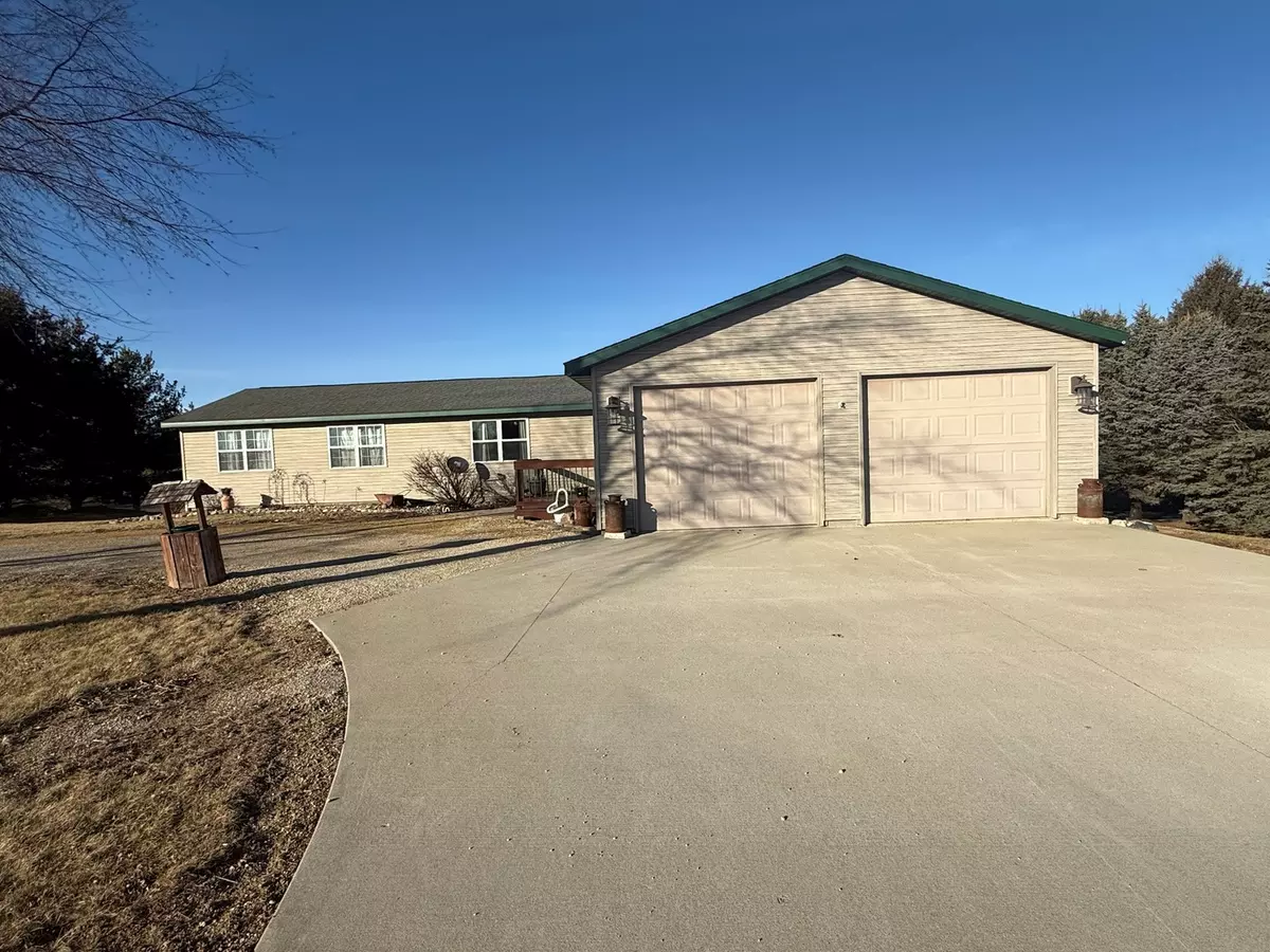 Chadwick, IL 61014,20532 Pilgrim RD