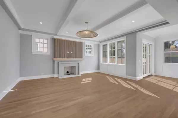 Wilmette, IL 60091,1025 Central AVE