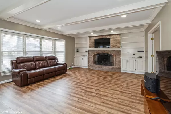 West Chicago, IL 60185,298 Woodside DR