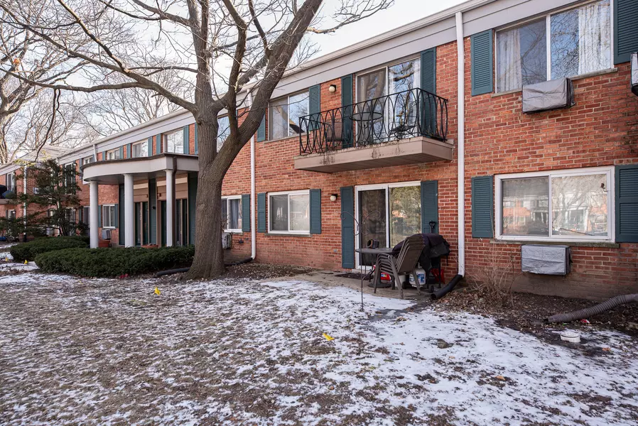 2411 S GOEBBERT RD #206, Arlington Heights, IL 60005